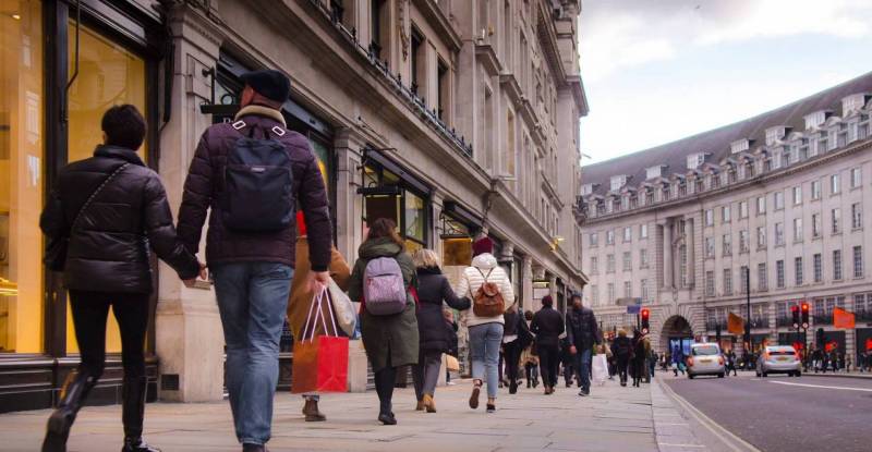 تراجع مشتريات متسوقي بريطانيا يعزز مؤشرات تباطؤ الاقتصاد