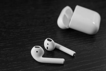 6 مليارات دولار مبيعات «آبل» من «AirPod» في 2019