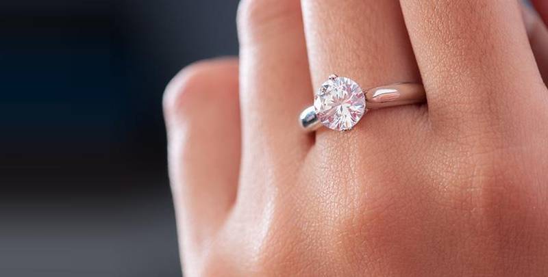 «حرامية» الألماس تعترف: مريضة بالسرقة.. وأعشق التفاخر الاجتماعي!