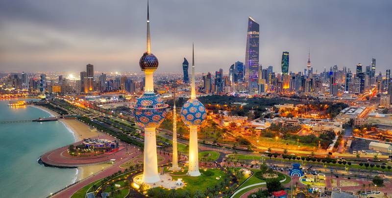 من يمنع حق الفرح.. والسياحة الحلال؟