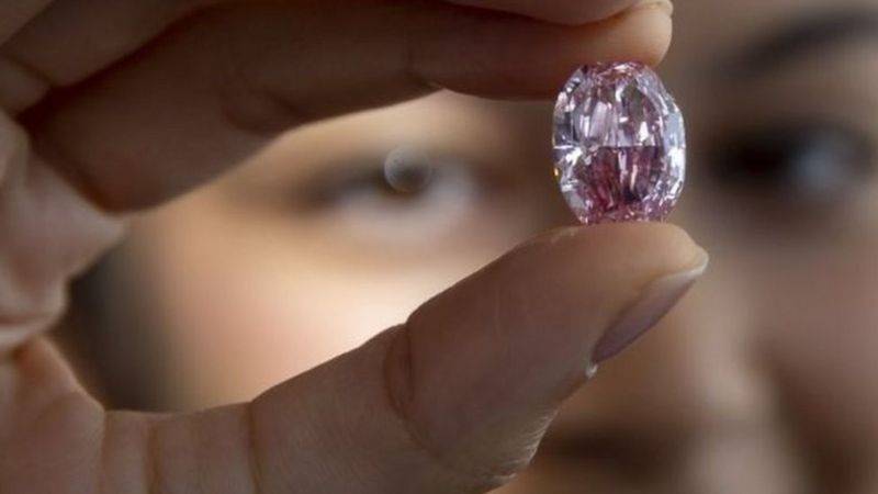 بيع أغلى ماسة في تاريخ روسيا مقابل 26 6 مليون دولار
